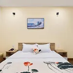 White House Hotel